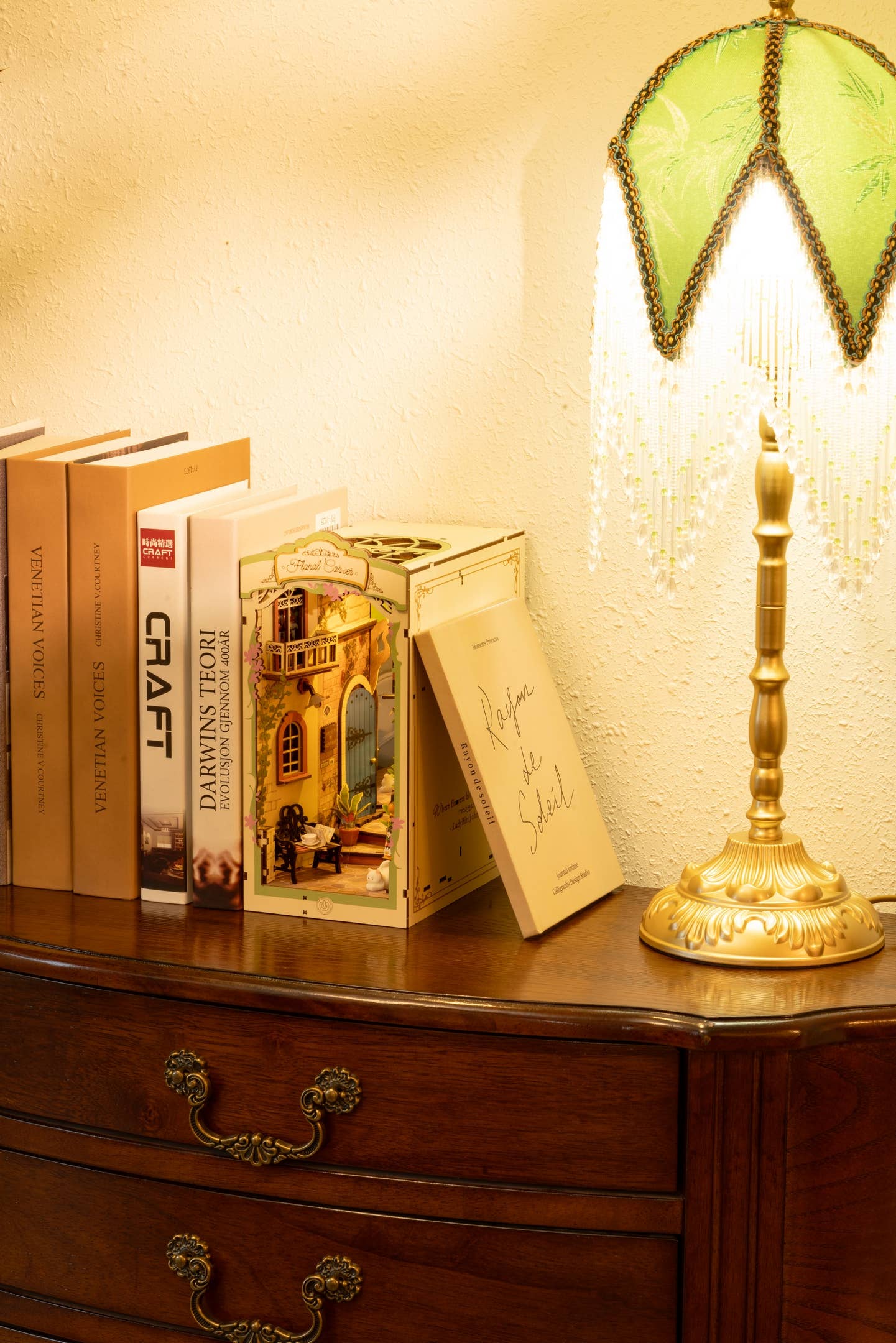 Floral Corner with Dust Cover